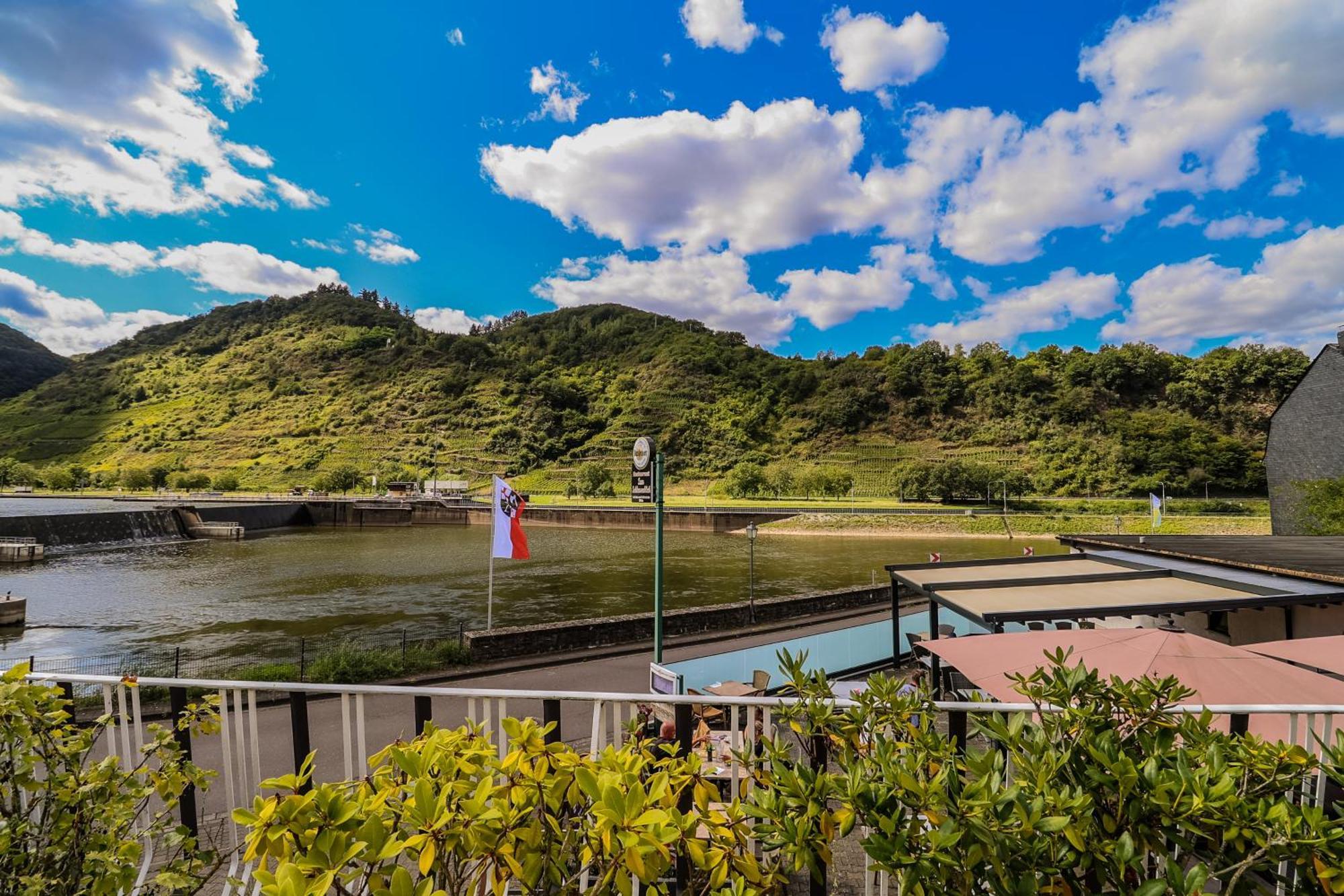 Exklusive Moselidylle: Fewo Mit Traumhaftem Staustufenblick, Netflix, Terrasse Neef Exterior foto